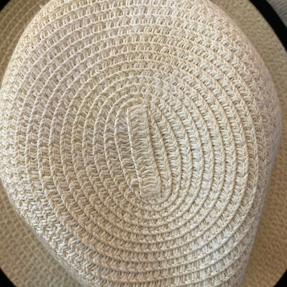 Elegant Cream and Black Women's Hat - Picture 7 of 7